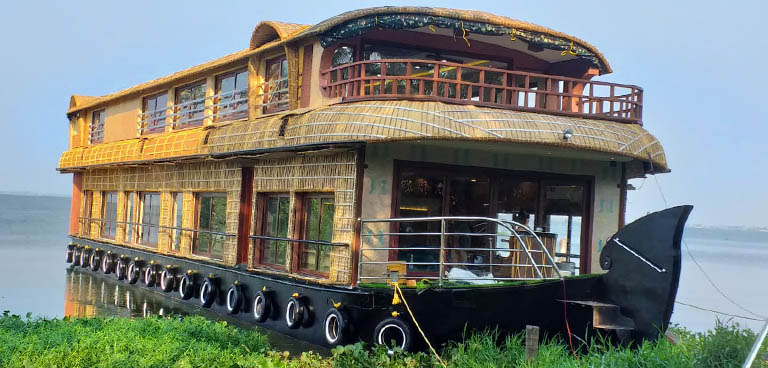 premium houseboats