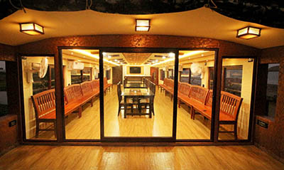 premium houseboats